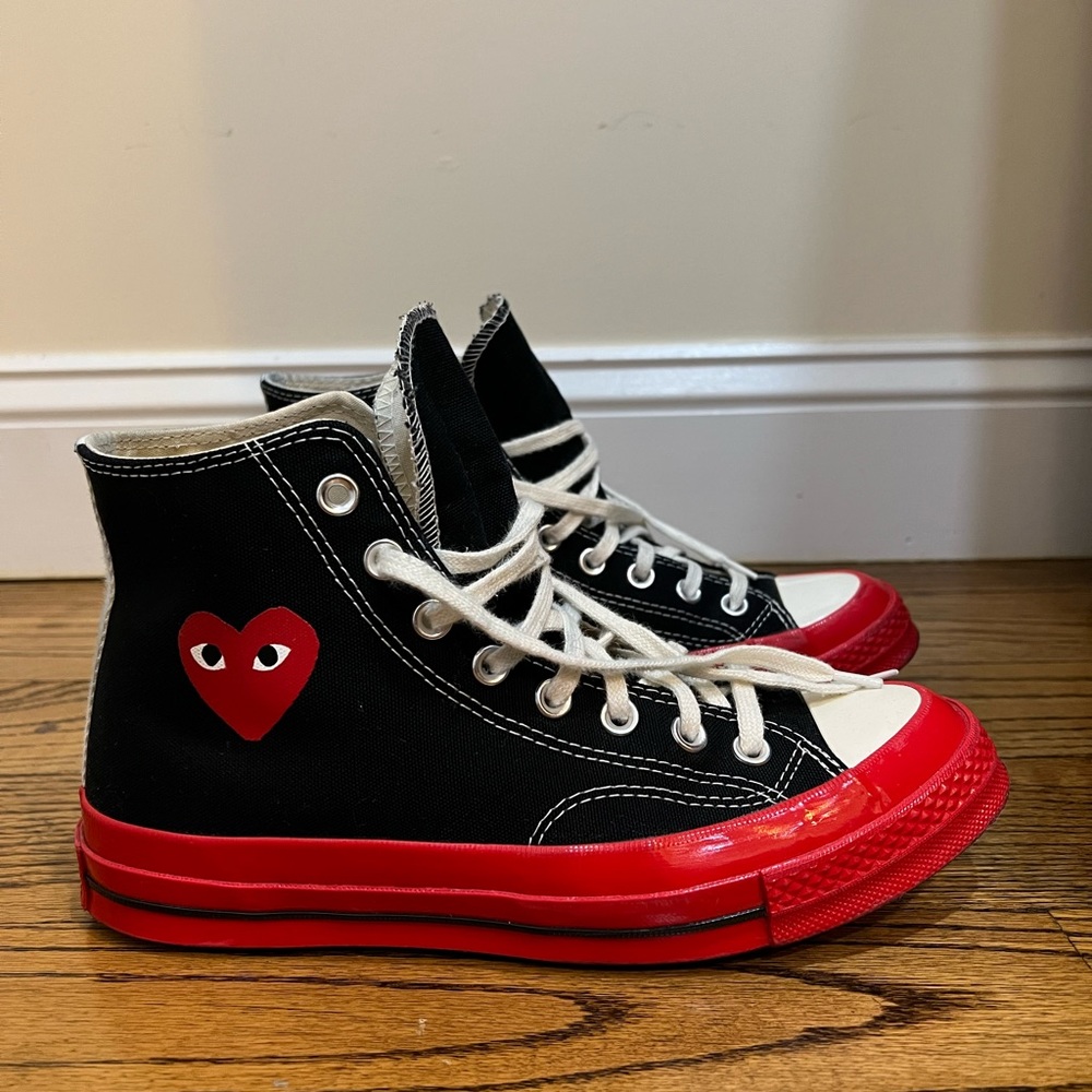 Comme dee Garcons Converse Shoes- Size 7, Black with red bottoms.